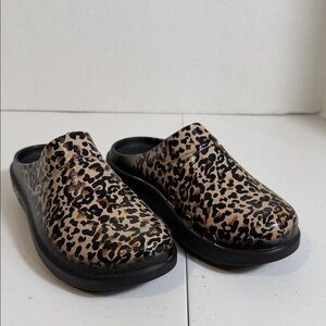 OOFOS OOcloog Limited Edition recovery clogs in a leopard print pattern
